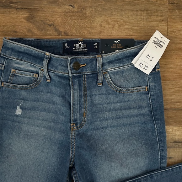 Hollister Skinny Jeans - Picture 2 of 4